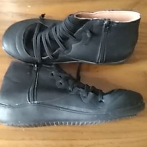 COPY - BLK Booties   New.    8